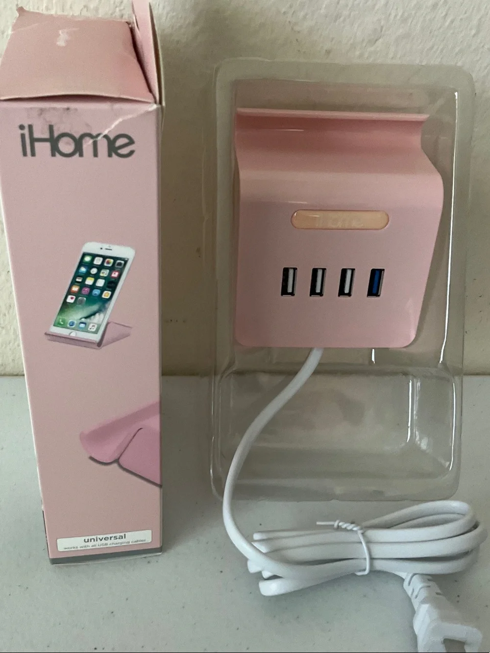 iHome 4-Port USB Charging Station in Pink